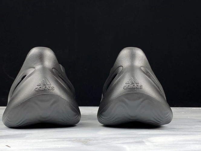 Slide Yeezy Runner Foam 1006